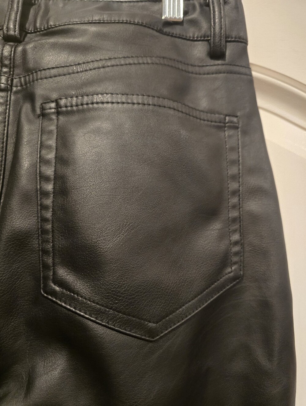 H&M Women's Coated Trousers Creating A Faux Leather Look. Very Soft. US Size 8 - Picture 3 of 12